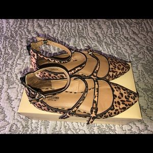 Leopard print with straps and buckle flats